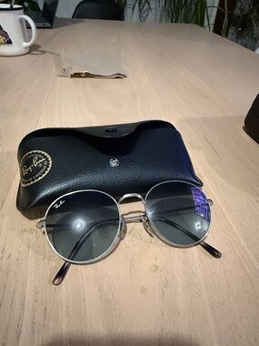 Ray-Ban Round Metal Sunglasses - Silver Frame with Black/Gray Lenses